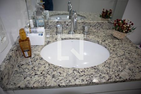 Casa à venda com 100m², 3 quartos e 2 vagasBanheiro do Quarto 1