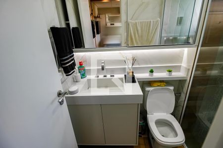 Apartamento à venda com 62m², 2 quartos e 2 vagas Apartamento à venda com 62m², 2 quartos e 2 vagasBanheiro da Suíte