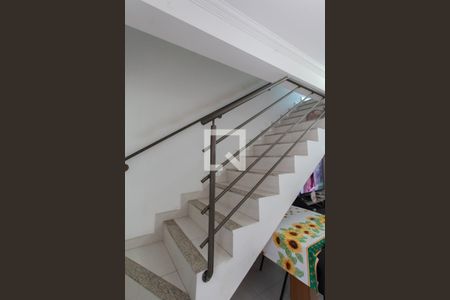 Casa à venda com 78m², 2 quartos e 1 vaga Casa à venda com 78m², 2 quartos e 1 vagaEscada