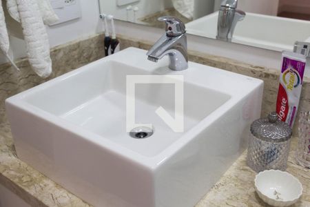 Apartamento à venda com 74m², 3 quartos e 2 vagas Apartamento à venda com 74m², 3 quartos e 2 vagasBanheiro da Suíte