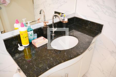 Apartamento à venda com 156m², 4 quartos e 3 vagas Apartamento à venda com 156m², 4 quartos e 3 vagasBanheiro Suite 2