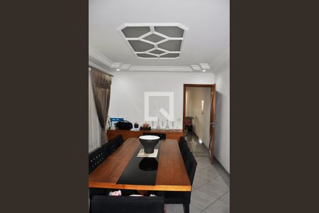 Casa à venda com 229m², 3 quartos e 5 vagas Casa à venda com 229m², 3 quartos e 5 vagasSala de Jantar