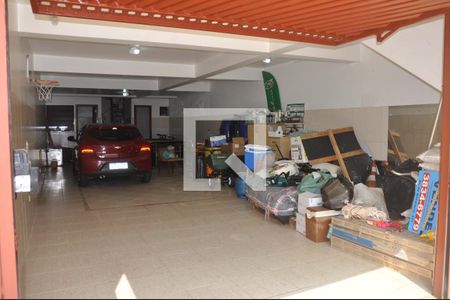 Casa à venda com 229m², 3 quartos e 5 vagas Casa à venda com 229m², 3 quartos e 5 vagasGaragem