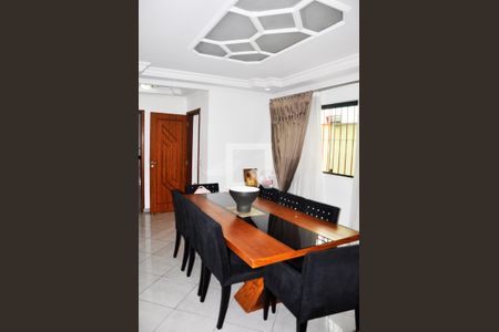 Casa à venda com 229m², 3 quartos e 5 vagas Casa à venda com 229m², 3 quartos e 5 vagasSala de Jantar