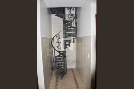 Casa à venda com 229m², 3 quartos e 5 vagas Casa à venda com 229m², 3 quartos e 5 vagasGaragem Escada Sala de Jantar