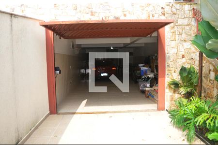 Casa à venda com 229m², 3 quartos e 5 vagas Casa à venda com 229m², 3 quartos e 5 vagasGaragem