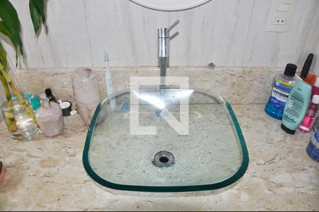 Casa à venda com 229m², 3 quartos e 5 vagas Casa à venda com 229m², 3 quartos e 5 vagasQuarto 01 com Closet e Suite