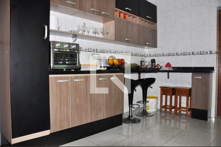 Casa à venda com 229m², 3 quartos e 5 vagas Casa à venda com 229m², 3 quartos e 5 vagasCozinha