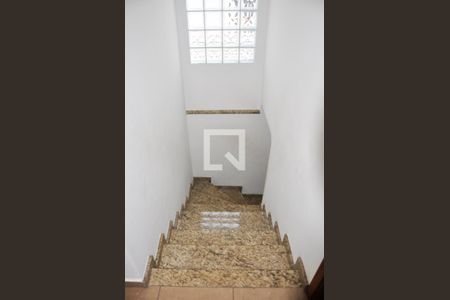 Casa à venda com 229m², 3 quartos e 5 vagas Casa à venda com 229m², 3 quartos e 5 vagasEscada Quartos