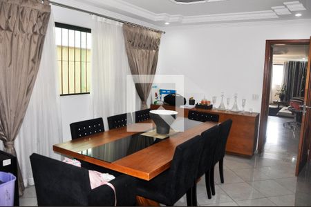 Casa à venda com 229m², 3 quartos e 5 vagas Casa à venda com 229m², 3 quartos e 5 vagasSala de Jantar