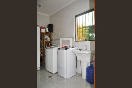 Casa à venda com 229m², 3 quartos e 5 vagas Casa à venda com 229m², 3 quartos e 5 vagasÁrea de Serviço