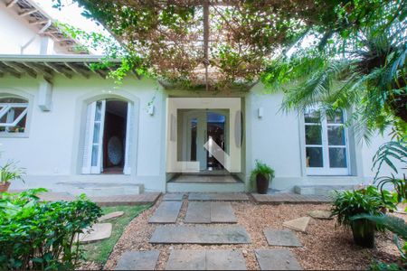 Casa à venda com 493m², 4 quartos e 4 vagas Casa à venda com 493m², 4 quartos e 4 vagasEntrada