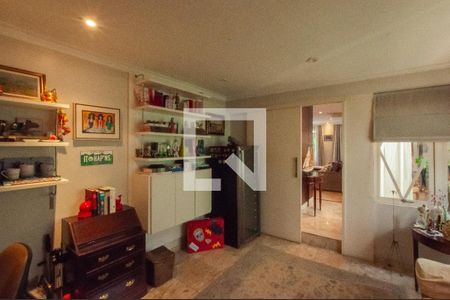 Casa à venda com 493m², 4 quartos e 4 vagas Casa à venda com 493m², 4 quartos e 4 vagasEscritório