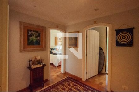 Casa à venda com 493m², 4 quartos e 4 vagas Casa à venda com 493m², 4 quartos e 4 vagasHall dos Quartos