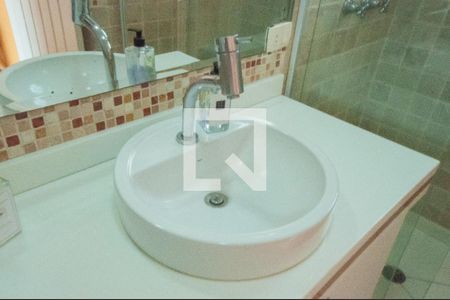 Casa à venda com 493m², 4 quartos e 4 vagas Casa à venda com 493m², 4 quartos e 4 vagasSuíte Anexa - Banheiro