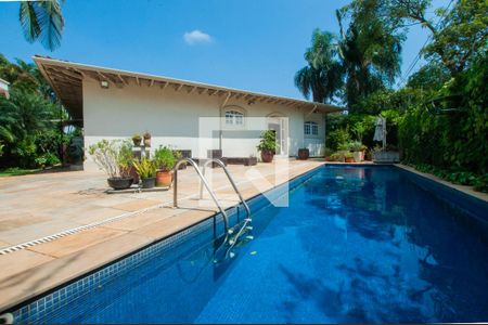 Casa à venda com 493m², 4 quartos e 4 vagas Casa à venda com 493m², 4 quartos e 4 vagasCasa