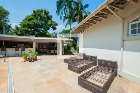 Casa à venda com 493m², 4 quartos e 4 vagas Casa à venda com 493m², 4 quartos e 4 vagasPiscina