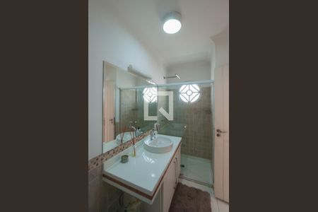 Casa à venda com 493m², 4 quartos e 4 vagas Casa à venda com 493m², 4 quartos e 4 vagasSuíte Anexa - Banheiro