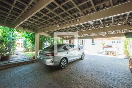 Casa à venda com 493m², 4 quartos e 4 vagas Casa à venda com 493m², 4 quartos e 4 vagasGaragem