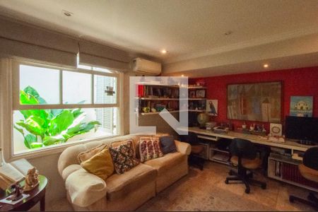 Casa à venda com 493m², 4 quartos e 4 vagas Casa à venda com 493m², 4 quartos e 4 vagasEscritório