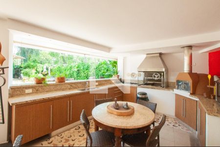 Casa à venda com 493m², 4 quartos e 4 vagas Casa à venda com 493m², 4 quartos e 4 vagasChurrasqueira