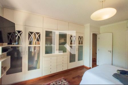 Casa à venda com 493m², 4 quartos e 4 vagas Casa à venda com 493m², 4 quartos e 4 vagasSuíte 1