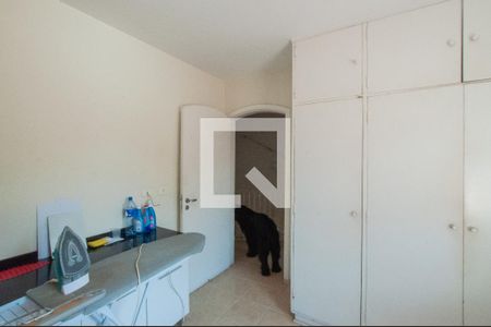 Casa à venda com 493m², 4 quartos e 4 vagas Casa à venda com 493m², 4 quartos e 4 vagasQuarto de Serviço 1