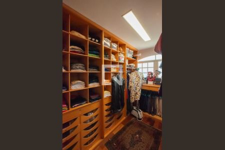 Casa à venda com 493m², 4 quartos e 4 vagas Casa à venda com 493m², 4 quartos e 4 vagasCloset da suíte 3