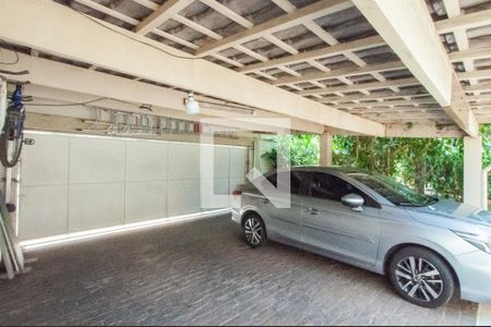 Casa à venda com 493m², 4 quartos e 4 vagas Casa à venda com 493m², 4 quartos e 4 vagasGaragem