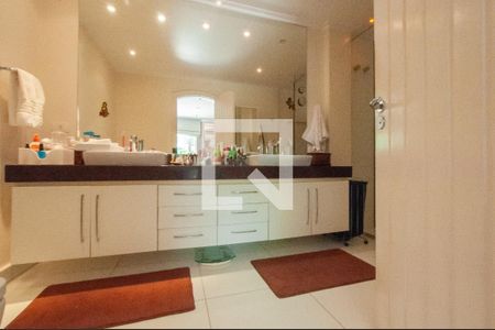 Casa à venda com 493m², 4 quartos e 4 vagas Casa à venda com 493m², 4 quartos e 4 vagasBanheiro da Suíte 3