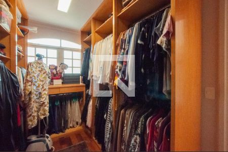 Casa à venda com 493m², 4 quartos e 4 vagas Casa à venda com 493m², 4 quartos e 4 vagasCloset da suíte 3