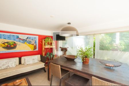 Casa à venda com 493m², 4 quartos e 4 vagas Casa à venda com 493m², 4 quartos e 4 vagasChurrasqueira