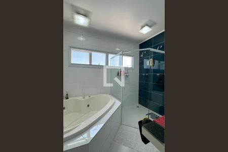 Casa de condomínio à venda com 351m², 3 quartos e 4 vagasBanheiro da Suíte 1