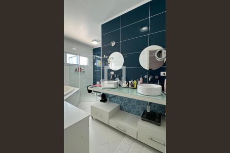 Casa de condomínio à venda com 351m², 3 quartos e 4 vagasBanheiro da Suíte 1