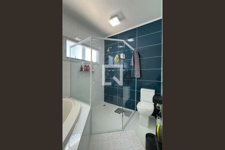 Casa de condomínio à venda com 351m², 3 quartos e 4 vagasBanheiro da Suíte 1