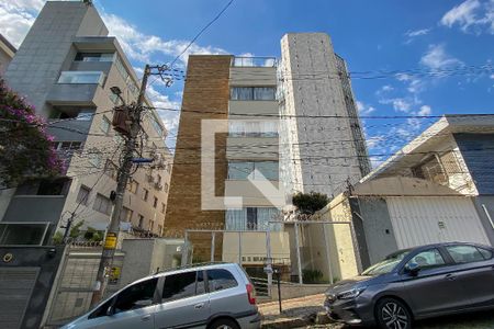 Apartamento à venda com 211m², 4 quartos e 3 vagas Apartamento à venda com 211m², 4 quartos e 3 vagasFachada