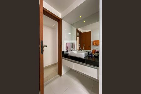 Apartamento à venda com 211m², 4 quartos e 3 vagas Apartamento à venda com 211m², 4 quartos e 3 vagasBanheiro