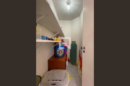 Apartamento à venda com 211m², 4 quartos e 3 vagas Apartamento à venda com 211m², 4 quartos e 3 vagasDespensa