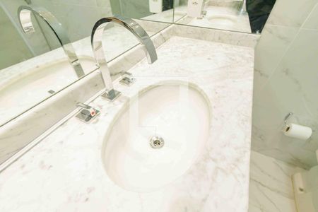 Apartamento à venda com 365m², 4 quartos e 3 vagasBanheiro da Suíte 2