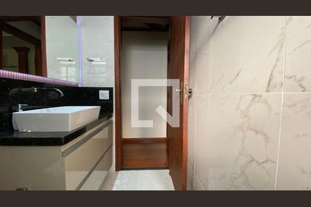 Apartamento à venda com 246m², 3 quartos e 4 vagas Apartamento à venda com 246m², 3 quartos e 4 vagasBanheiro Social