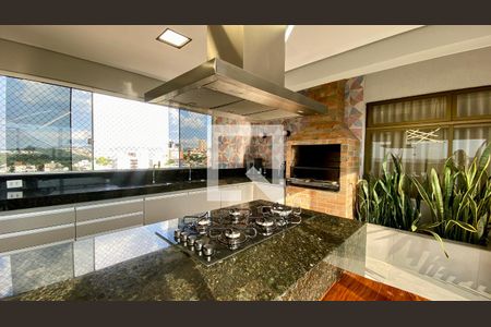 Apartamento à venda com 246m², 3 quartos e 4 vagas Apartamento à venda com 246m², 3 quartos e 4 vagasVaranda gourmet