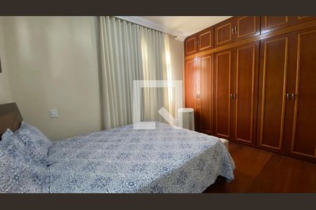 Apartamento à venda com 246m², 3 quartos e 4 vagas Apartamento à venda com 246m², 3 quartos e 4 vagasQuarto 2