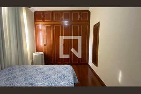 Apartamento à venda com 246m², 3 quartos e 4 vagas Apartamento à venda com 246m², 3 quartos e 4 vagasQuarto 2