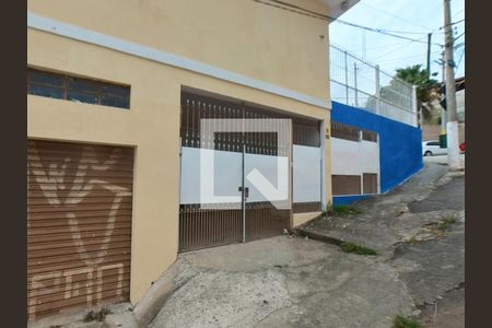 Casa à venda com 336m², 6 quartos e 3 vagas Casa à venda com 336m², 6 quartos e 3 vagasEntrada Casa 2