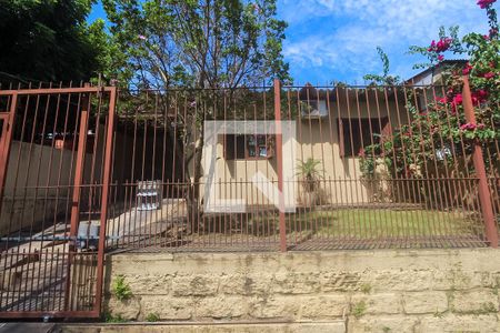 Casa à venda com 95m², 3 quartos e 2 vagas Casa à venda com 95m², 3 quartos e 2 vagasFachada