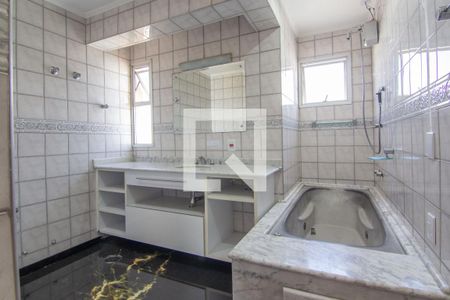 Apartamento à venda com 222m², 3 quartos e 4 vagasBanheiro da Suíte 1