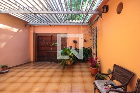 Casa à venda com 200m², 3 quartos e 3 vagas Casa à venda com 200m², 3 quartos e 3 vagasÁrea externa
