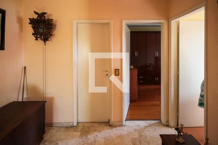 Casa à venda com 200m², 3 quartos e 3 vagas Casa à venda com 200m², 3 quartos e 3 vagasCorredor