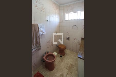 Casa à venda com 200m², 3 quartos e 3 vagas Casa à venda com 200m², 3 quartos e 3 vagasBanheiro Social