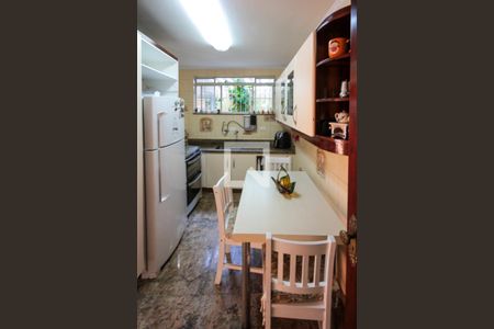 Casa à venda com 200m², 3 quartos e 3 vagas Casa à venda com 200m², 3 quartos e 3 vagasCozinha